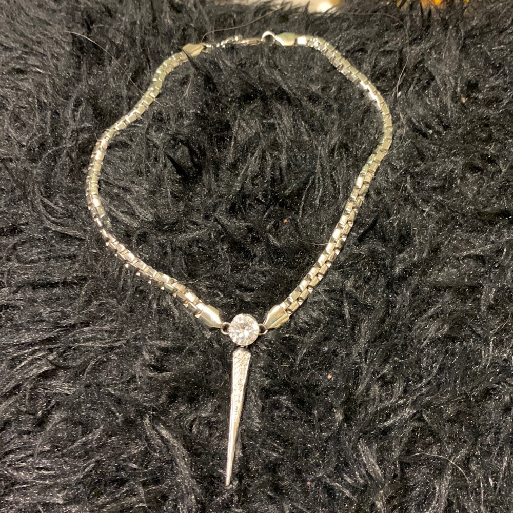 Elegant Silver Necklace with Crystal Pendant